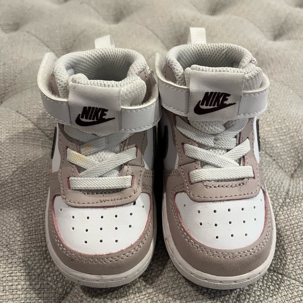 Nike Kids' White and Maroon Sneakers - Picture 3 of 5